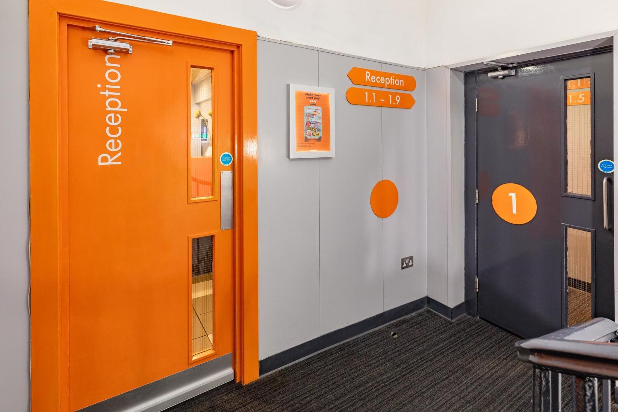 Easyhotel Единбург Екстер'єр фото